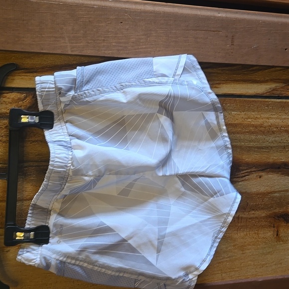 SOLD!!!! irls Grey Sports Shorts Size Xs 6/6x - Picture 2 of 3